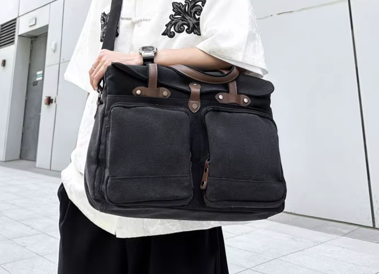 กระเป๋าสะพายผ้าแคนวาส ผู้ชาย แบบวัยรุ่น ดีไซน์เท่ มีสไตล์ มาพร้อมสายสะพาย และ หูหิ้ว ดีไซน์เก๋ 717836
