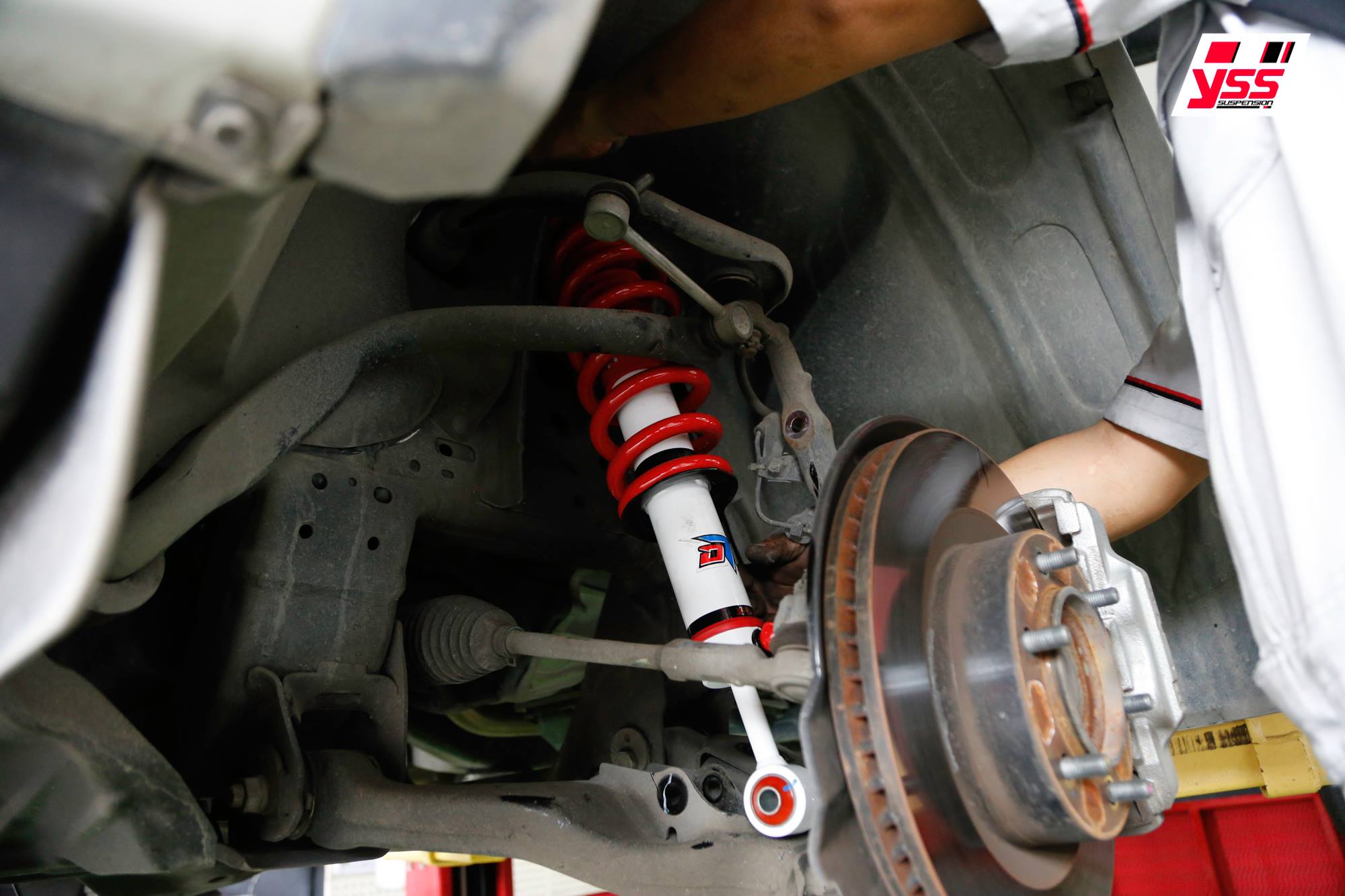 โช้คอัพรถยนต์ สปริง YSS รุ่น DTG Plus รถ Toyota Fortuner 05-14 สูงสแตนดาร์ด