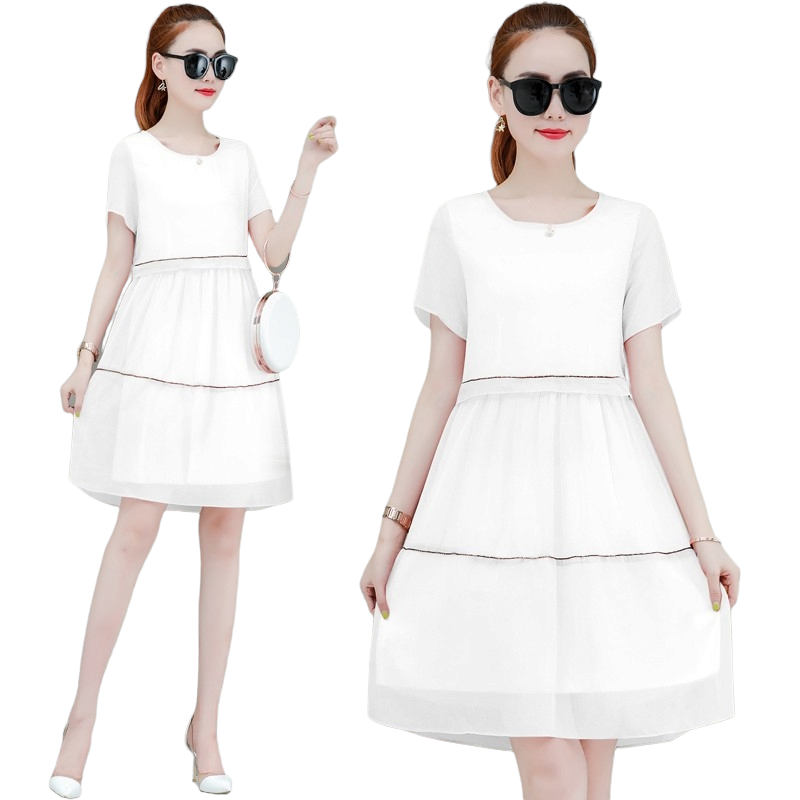 Dress4482 เดรสชีฟองทรงปล่อยสีขาว ซิปข้างใส่ง่าย มีซับในอย่างดีทั้งชุด ผ้าชีฟองเนื้อดีมีน้ำหนักทิ้งตัว ดีเทลเดินเส้นปักดิ้นสีทองสวยหรู งานดีทรงดีดูสวยแพง ทรงนี้ใส่ทำงาน/ใส่ออกงานได้