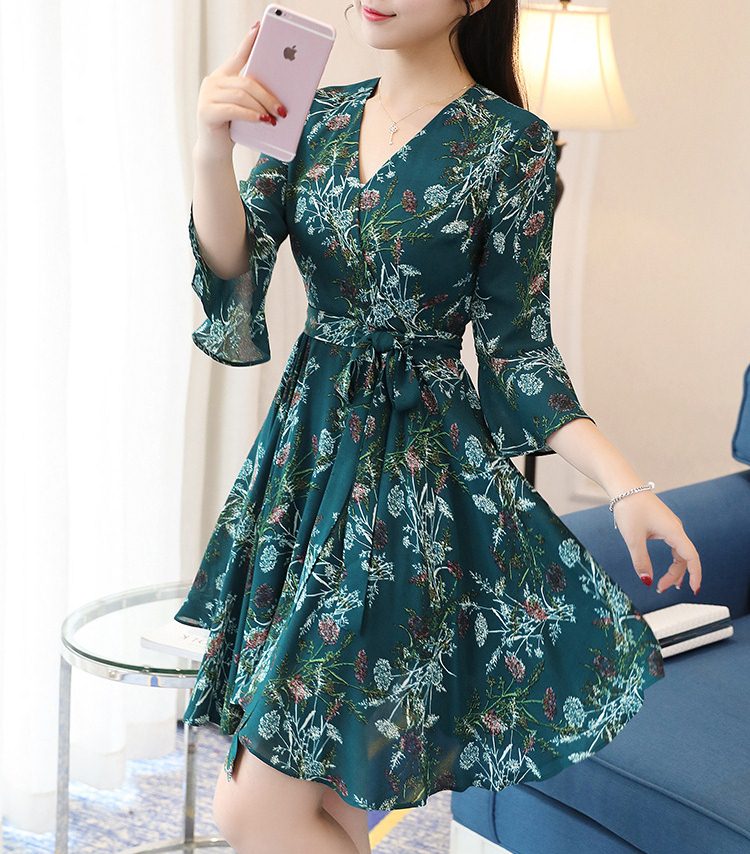 Dress4461 เดรสลายดอกไม้สีเขียวเข้ม คอวีป้าย แขนสามส่วนระบาย ซิปหลังใส่ง่าย มีซับในอย่างดีทั้งชุด มีผ้าผูกเอว ผ้าชีฟองเกรดพรีเมียมเนื้อดีหนามีน้ำหนักทิ้งตัว งานดีทรงดีสีสวย เรียบหรูดูแพง ใส่เที่ยว/ใส่ทำงานได้