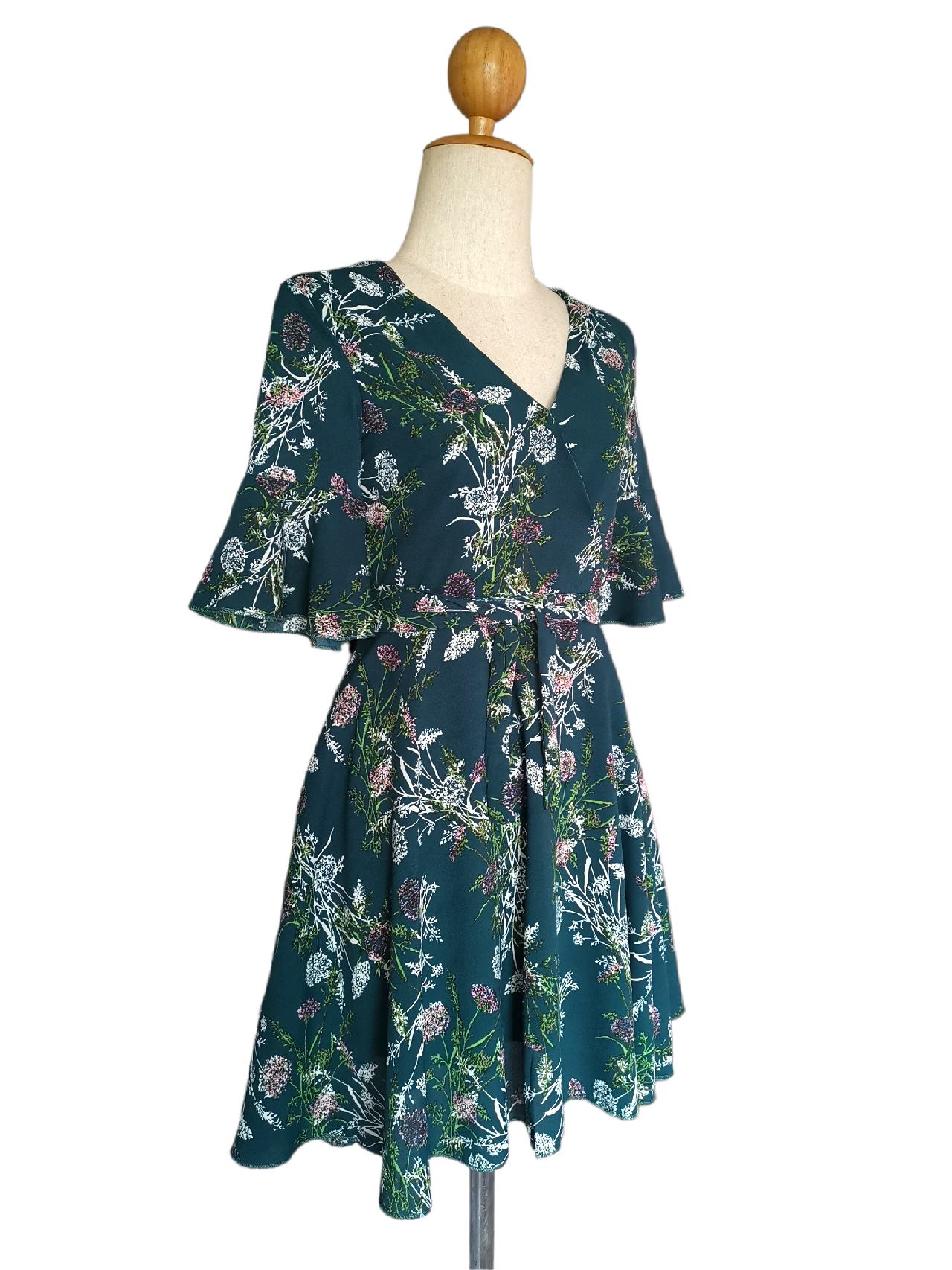 Dress4461 เดรสลายดอกไม้สีเขียวเข้ม คอวีป้าย แขนสามส่วนระบาย ซิปหลังใส่ง่าย มีซับในอย่างดีทั้งชุด มีผ้าผูกเอว ผ้าชีฟองเกรดพรีเมียมเนื้อดีหนามีน้ำหนักทิ้งตัว งานดีทรงดีสีสวย เรียบหรูดูแพง ใส่เที่ยว/ใส่ทำงานได้