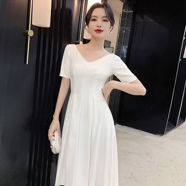 ชุดราตรี ชุดราตรีสวยหรู แบบ ทันสมัย Evening dress
