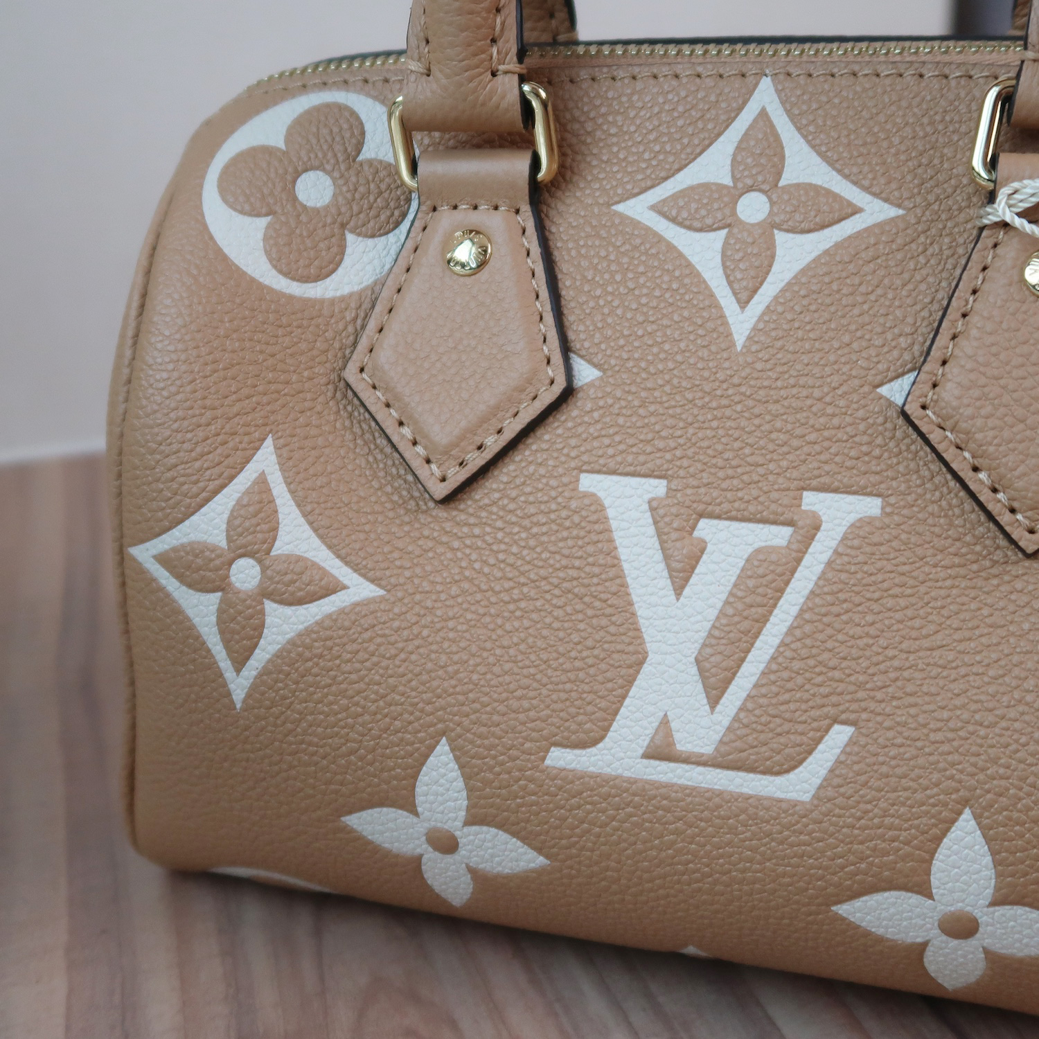 Louis Vuitton Arizona/Creme Monogram Empreinte Speedy Bandouliere 20(ใบParagon 7วัน)