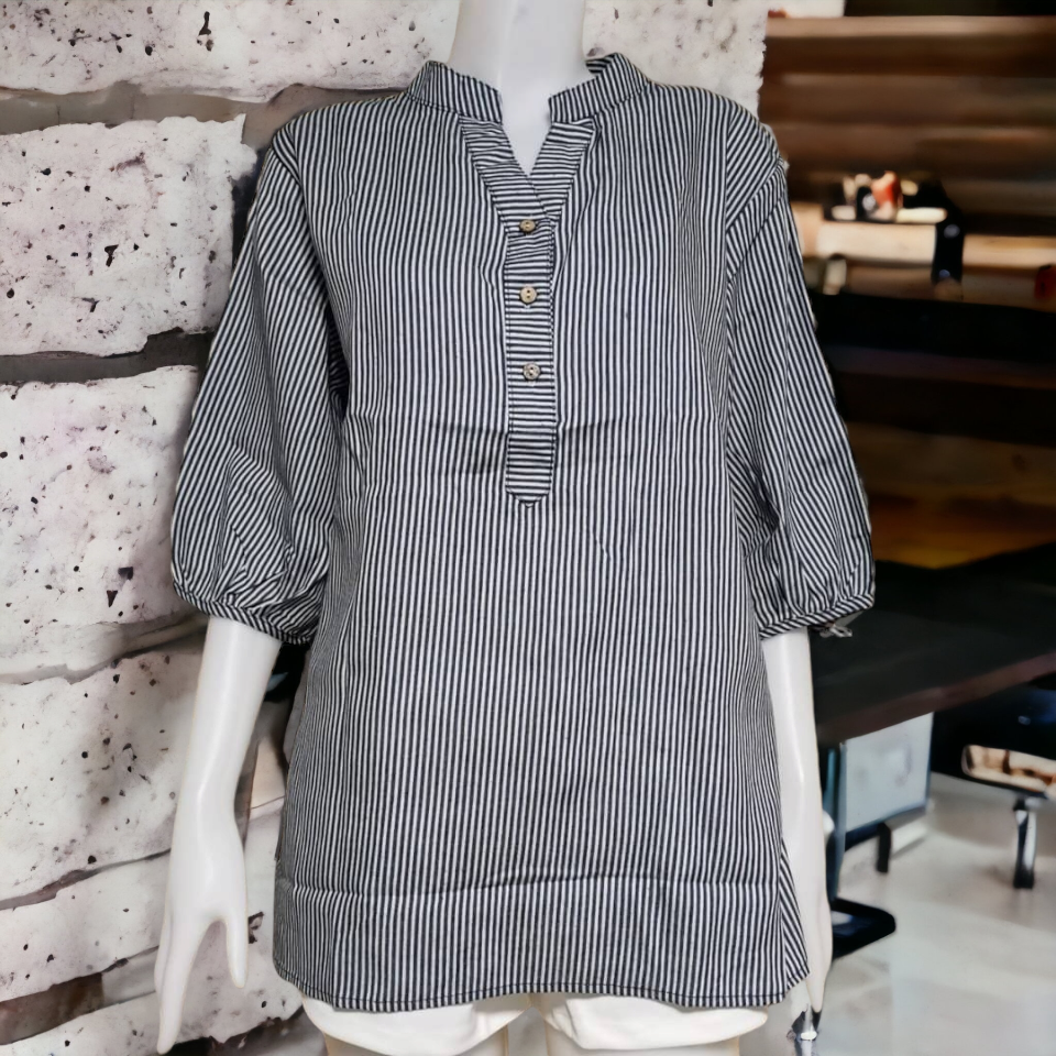Blouse3876 เสื้อแฟชั่นไซส์ใหญ่คอจีนทรงปล่อยลายริ้วสีขาวกรม แขนสามส่วนผูกโบว์ ผ้าคอตตอนเนื้อดีใส่สบาย มี 3 สี กรม, ฟ้าเข้ม, ฟ้าอ่อน
