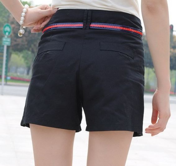 กางเกงขาสั้น กางเกงผู้หญิง ขาสั้น แฟชั่น ดีไซน์ สีดำ ตีเกล็ด ด้านข้าง กางเกง 2 ข้าง กางเกงขาสั้นทรงเอ แฟชั่น ใส่เที่ยว วันสบาย ๆ 601573