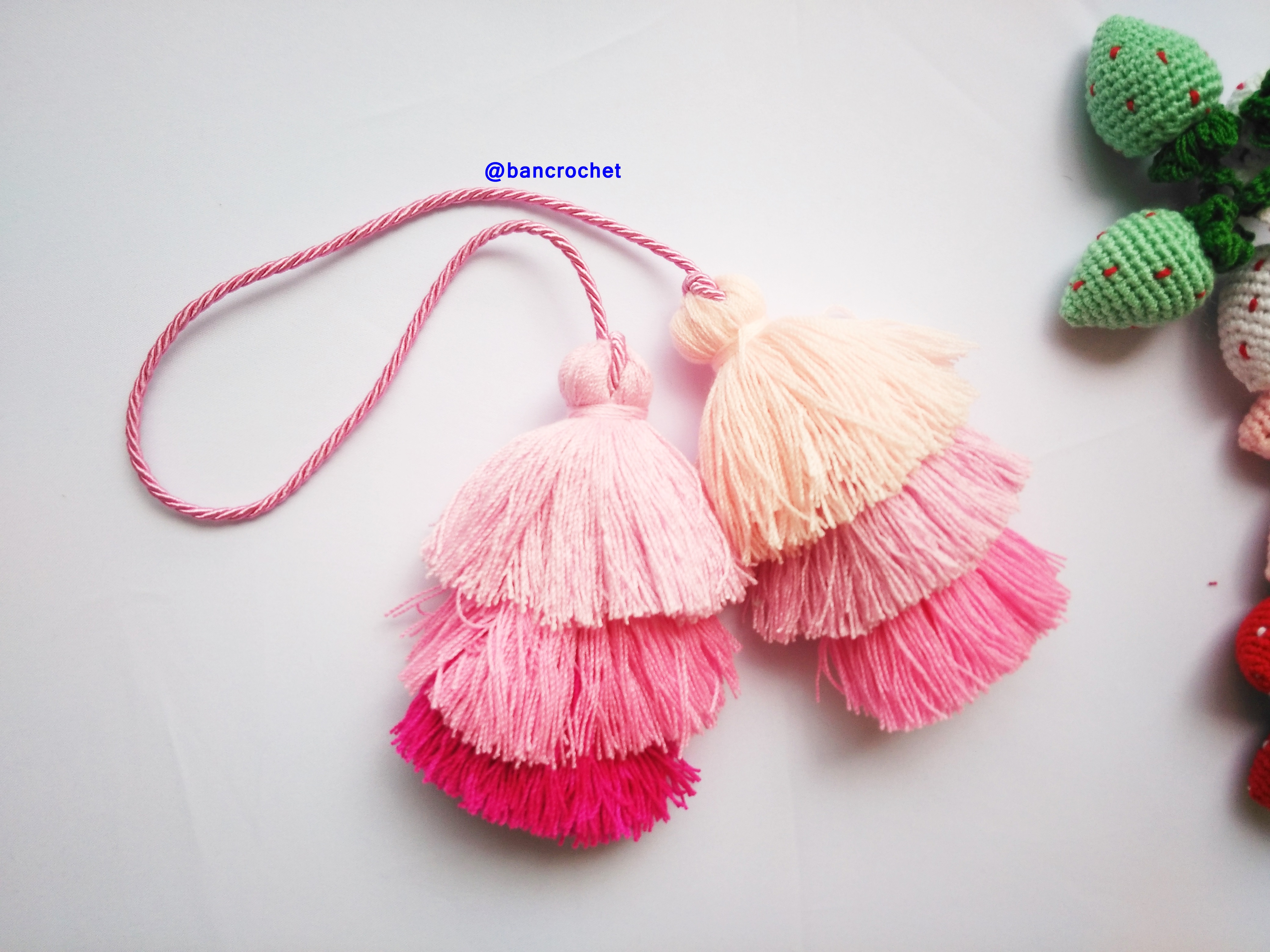 Bancrochet พู่ห้อยกระเป๋า/ที่ห้อยกระเป๋าแฮนด์เมด Tassels keychain hanging for bags หลากสี 4 นิ้ว