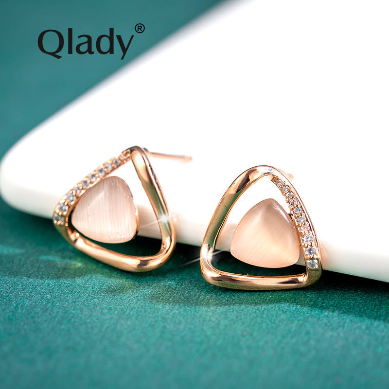 ต่างหู ตุ้มหูแฟชั่น By Qlady