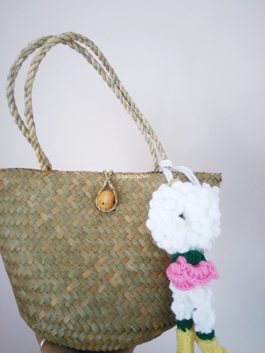 Bancrochet กระเป๋าสานกระจูดประดับพวงมาลัย grajood basket weave bags คละสี 7*10*7*12 นิ้ว