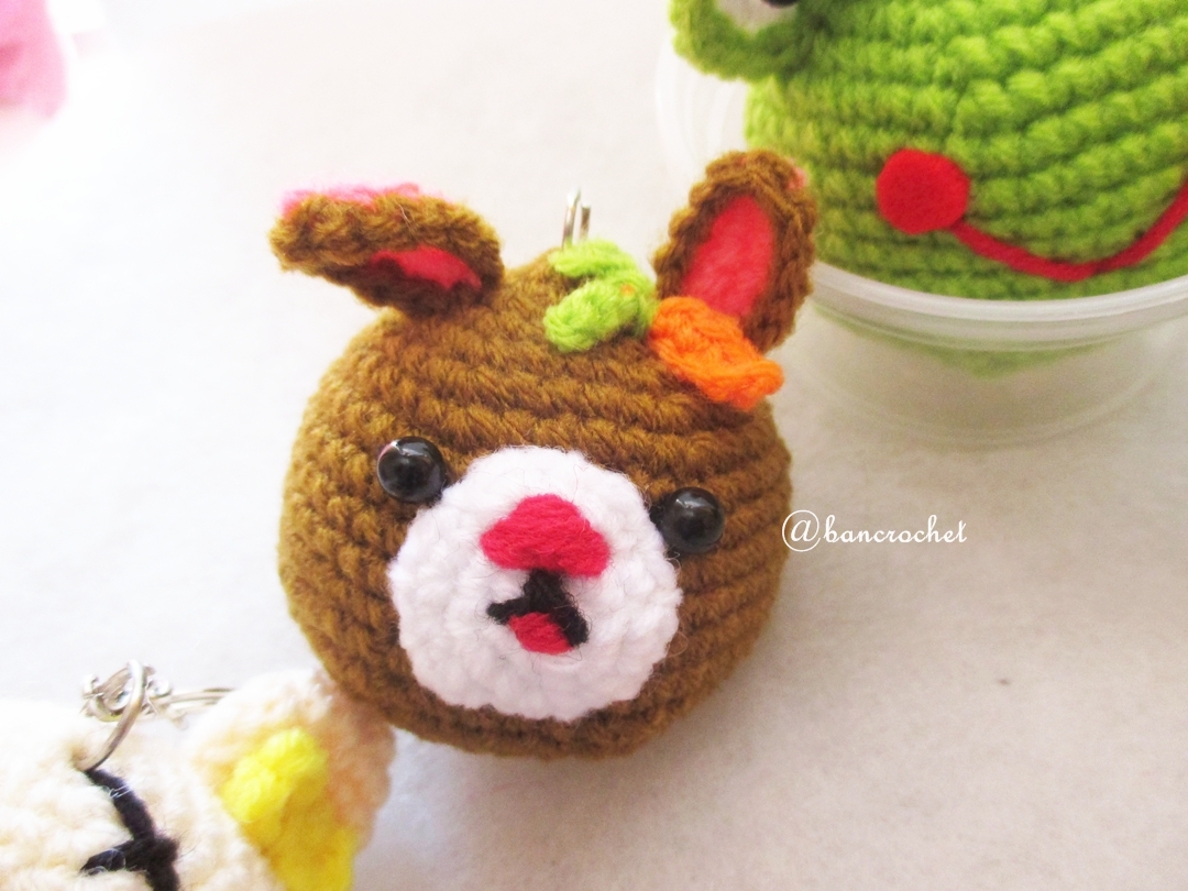 พวงกุญแจหัวตุ๊กตากระต่าย สูง 2 นิ้ว rabbit amigurumi crochet keychain