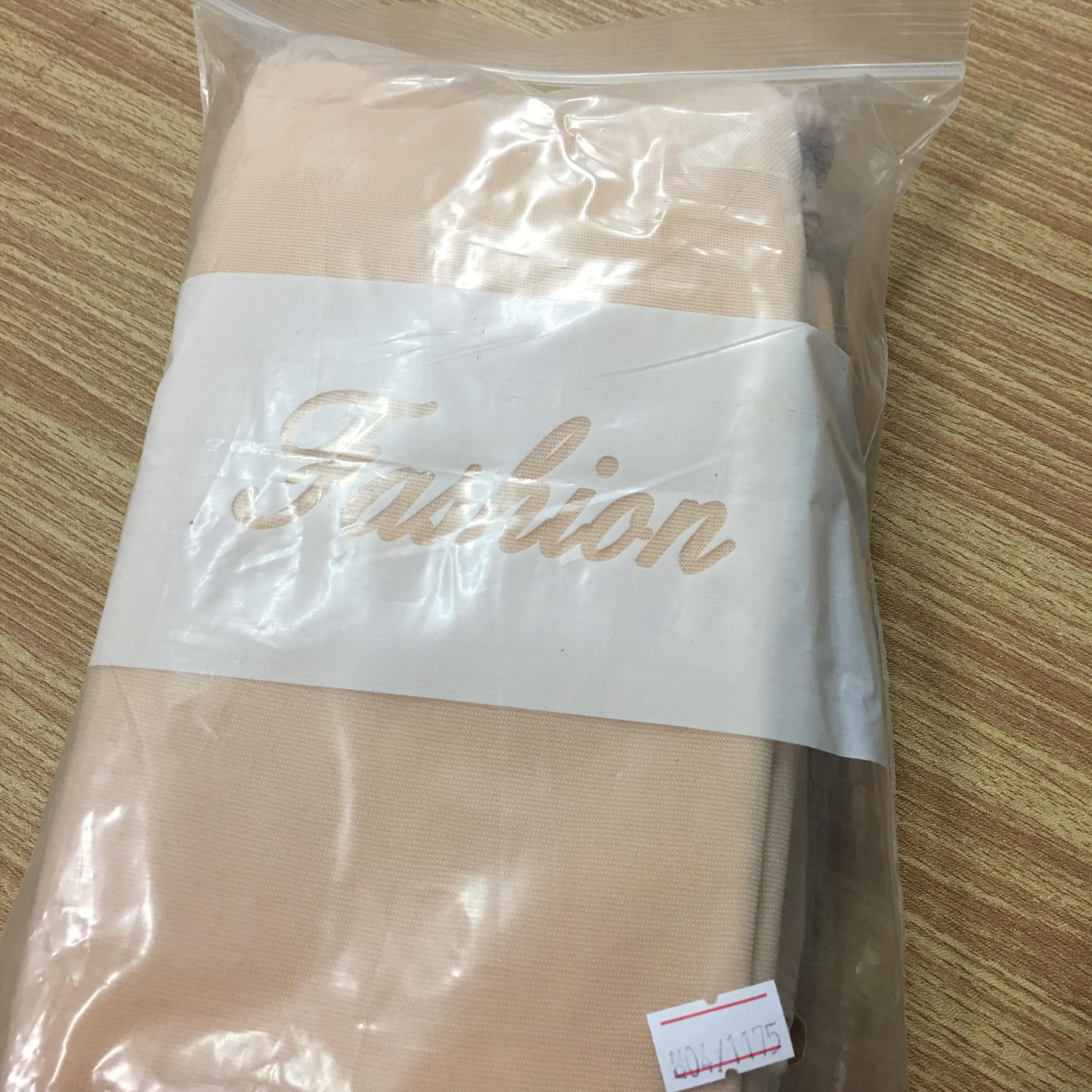 Legging เลกกิ้งกันหนาว สีเนื้ออ่อน ด้านในเป็นขนหนานุ่ม ด้านนอกเป็นผิวแบบถุงน่อง ยืดได้เยอะ กระชับทรง คลุมส้นเท้ งานเหมือนแบบ 100% จ้า พร้อมส่งเลยจ้า