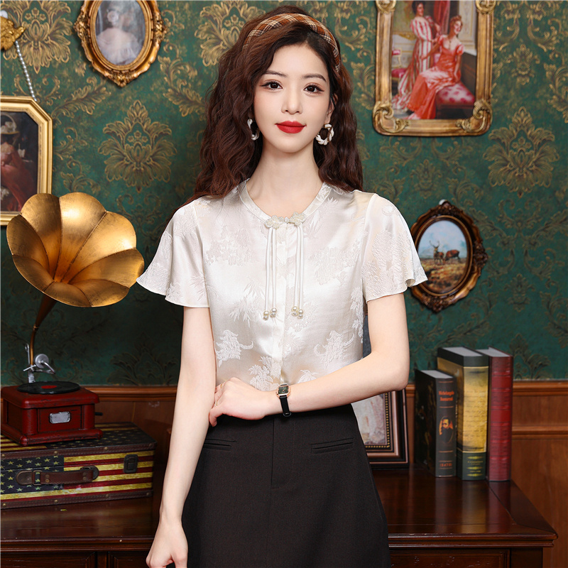 เสื้อเชิ้ตผู้หญิงใส่ทํางาน 390 บาทต่อชิ้น ฟรีค่าจัดส่ง