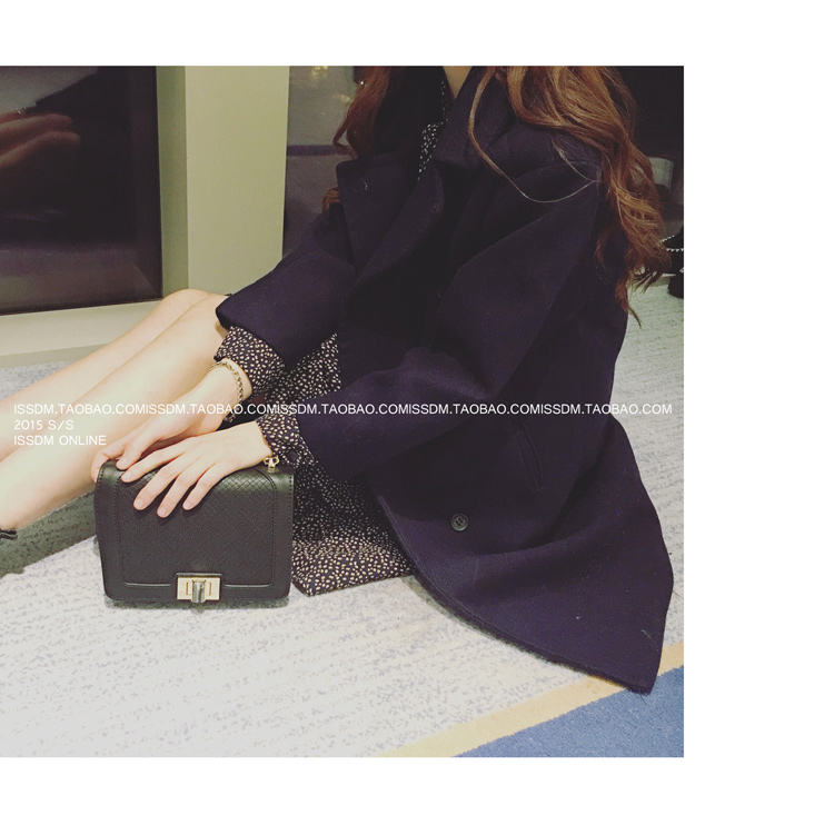 เสื้อโค้ทกันหนาว สีกรมท่า ทรงยาวโคล่ง แต่งกระดุุม 2 แถว ผ้าวูลผสมสักกะหลาด บุซับในกันลม พร้อมส่ง สีกรมท่า