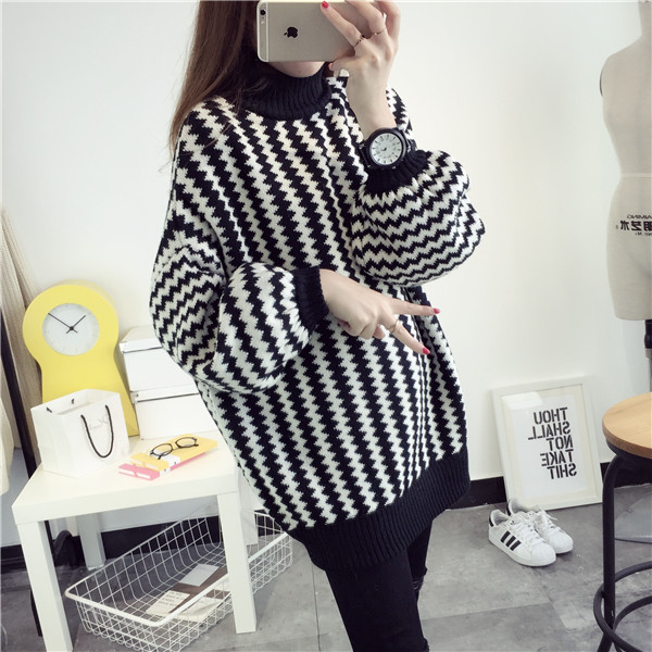 เสื้อไหมพรมคอปีน เนื้อดี ลายขาวดำเก๋ๆ ทรงสวย ไม่เหมือนใคร พร้อมส่งจ้า