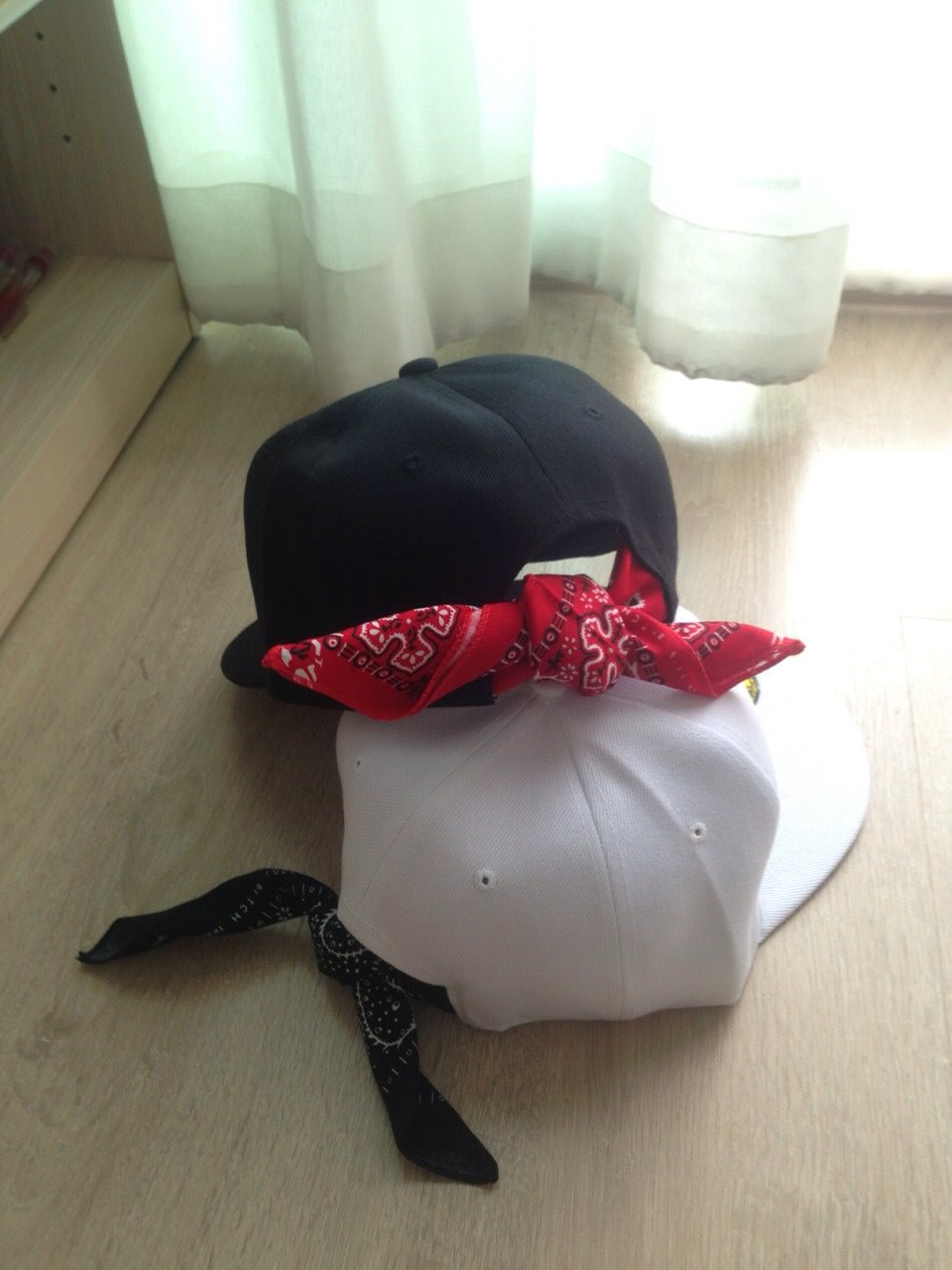 หมวกทรงฮิปฮอป ผ้าชาลีสีดำ แต่งโบว์เก๋ๆด้านหลัง ดำ free