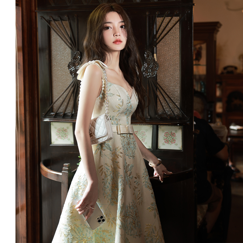 ชุดราตรี ชุดราตรีสวยหรู แบบ ทันสมัย Evening dress