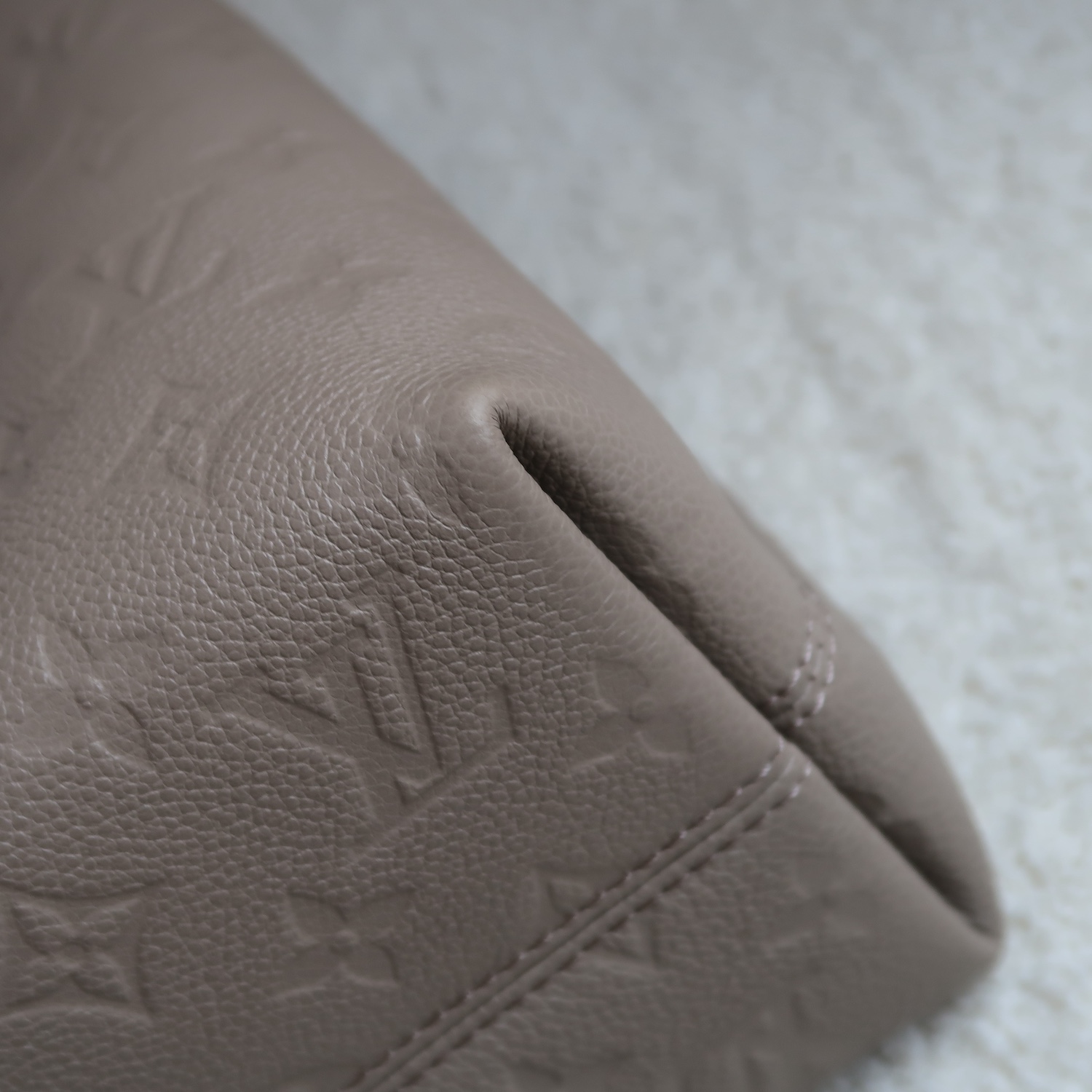 Louis Vuitton Beige Monogram Empreinte Babylone Tote PM (ใบเสร็จไทย 12 วัน)