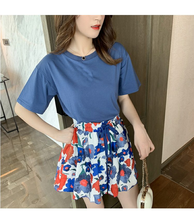 Set_bp1788 ชุดเซ็ท 2 ชิ้น(เสื้อ+กางเกง) เสื้อยืดแขนสั้นสีฟ้าครามผ้าคอตตอนเนื้อนุ่มยืดหยุ่นสูง+กางเกงขาสั้นทรงปล่อยลายดอกไม้เอวยืดมีซับในผ้าสลาฟเนื้อดีเรียบสวยไม่ยับง่าย งานเซ็ทเข้าชุดสุดน่ารัก ดีเทลเก๋ๆ ดีงาม แมทช์ได้ลงตัวเข้ากันดูดีที่สุ