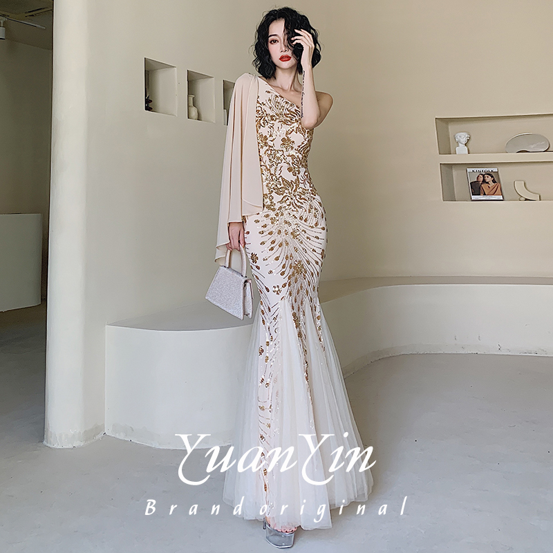 ชุดราตรี ชุดราตรีสวยหรู แบบ ทันสมัย Evening dress