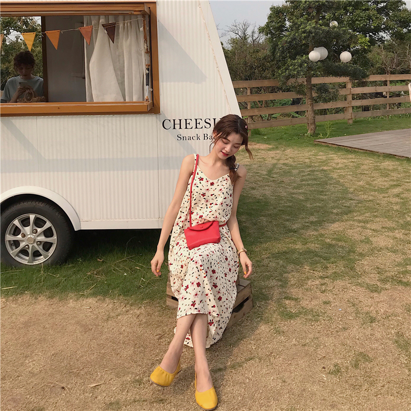 Dress4638 เดรสยาวสายเดี่ยวผ้าชีฟองเนื้อหนาเกรดพรีเมียมลายดอกไม้ ซิปข้าง มีซับในเนื้อหนาอย่างดี สายบ่าปรับระดับได้ งานดีทรงดีผ้าทิ้งตัวพริ้วสวยไม่ยับง่ายไม่ต้องรีดหลังซัก งานสวยเหมือนราคาหลักพัน ทรงนี้ใส่ได้เรื่อยๆ ชุดเดียวเอาอยู่