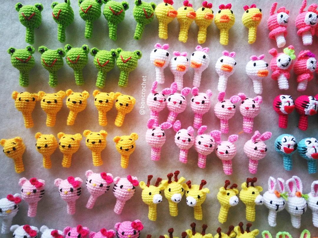 ที่ครอบหัวดินสอ ตุ๊กตาถักคละแบบ สั่ง 20 ชิ้นขึ้นไป pencil cover (ราคาส่ง only wholesale) หลากสี 2 นิ้ว