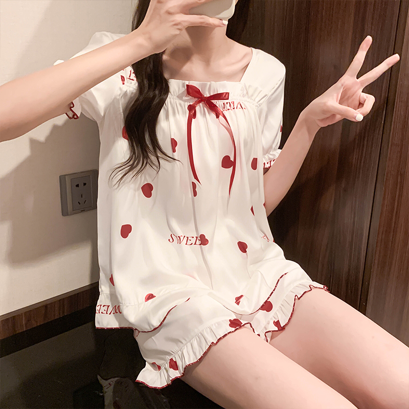 ชุดนอนผู้หญิง