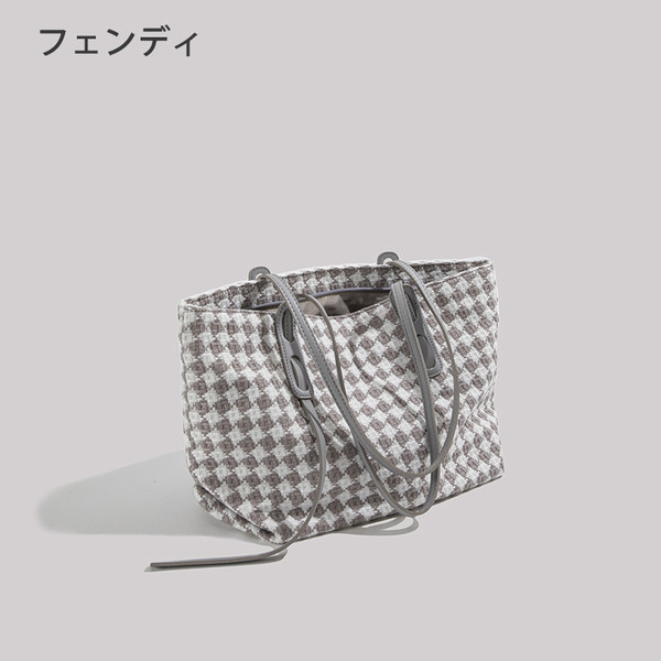 กระเป๋าสะพายข้างผู้หญิง กระเป๋าสะพายสไตล์เกาหลี By Japanese フェンディ authentic bag