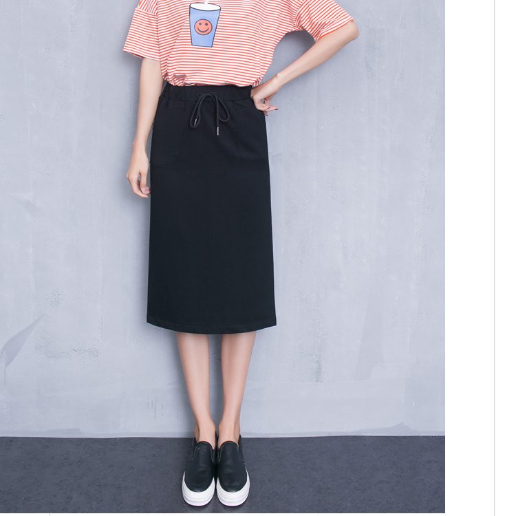 Skirt353 กระโปรงยาวเอวยืดสีพื้นดำ ผ่าชายด้านหลังเล็กน้อยเพื่อความคล่องตัว มีกระเป๋าข้างและหลัง ผ้าคอตตอนซอฟท์เกรดพรีเมี่ยมเนื้อดีหนานุ่มยืดหยุ่นได้สูงใส่สบายสุด