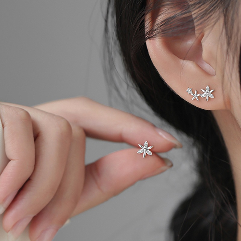 ต่างหูเงินแท้ S925 รุ่น Blossom ต่างหูแป้น รูปดอกไม้ เพชรCZ สีเงิน เงินแท้ทั้งชิ้น Silver925 ตุ้มหูเงินแฟชั่น