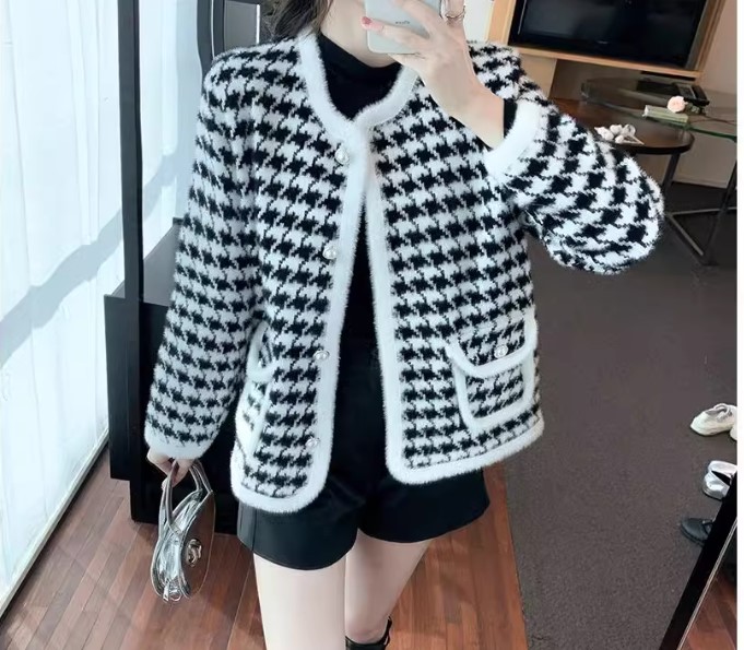 เสื้อคลุม แฟชั่น แบบขน เสื้อคลุมใส่หน้าหนาว ใส่เที่ยว ลายตาราง แต่งขน แบบไฮโซ สไตล์ คุณหนู 161789