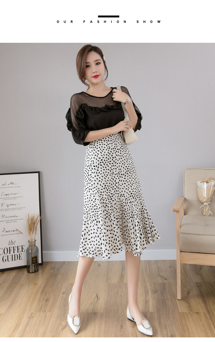 Skirt364 กระโปรงยาวลายกราฟฟิคชายระบาย เอวสม็อคยางยืดด้านหลัง ซิปข้าง มีซับใน ผ้าชีฟองเนื้อหนามีน้ำหนักทิ้งตัวผ้านุ่มใส่สบาย งานดีทรงดีลายสวย แมทช์กับเสื้อทรงไหนก็น่ารัก ใส่เที่ยว/ใส่ทำงานได้