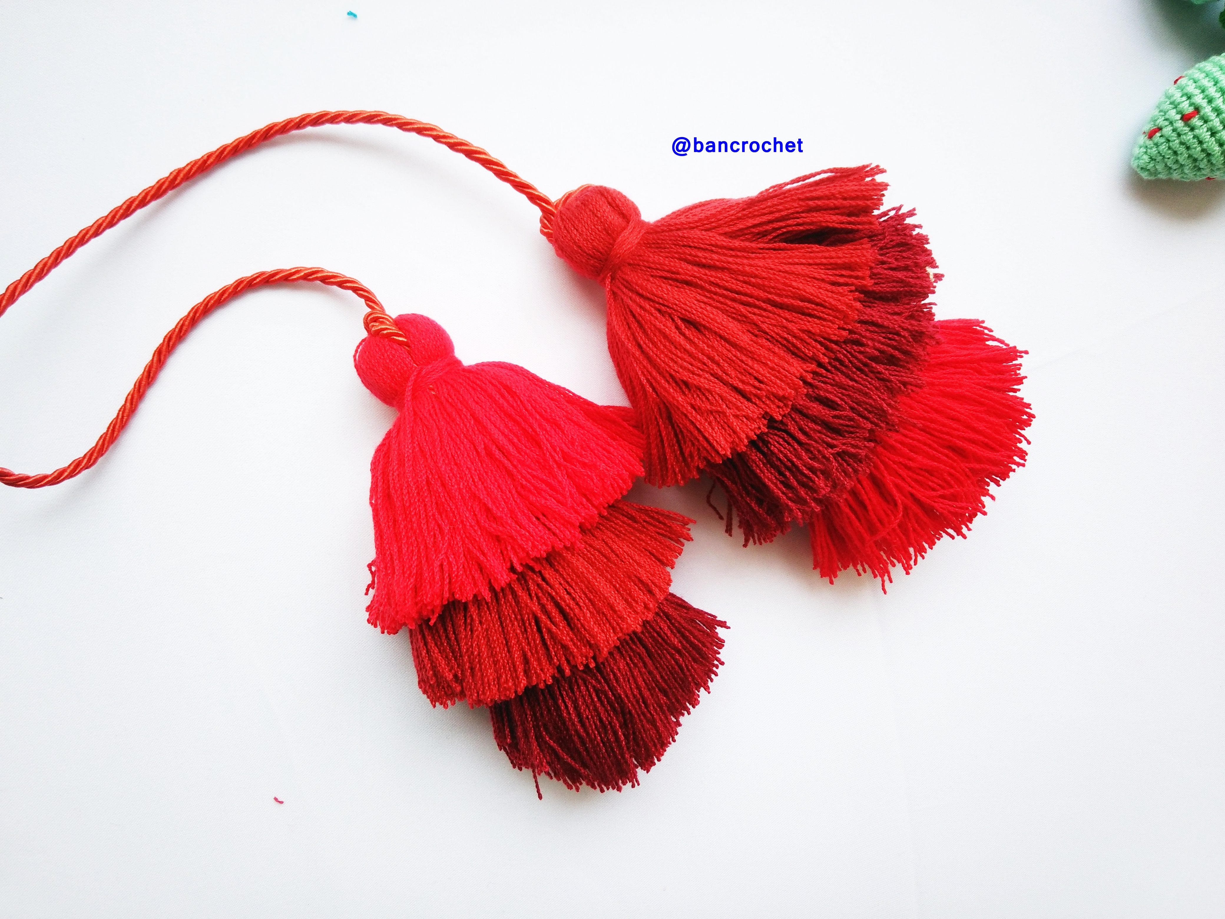 Bancrochet พู่ห้อยกระเป๋า/ที่ห้อยกระเป๋าแฮนด์เมด Tassels keychain hanging for bags หลากสี 4 นิ้ว