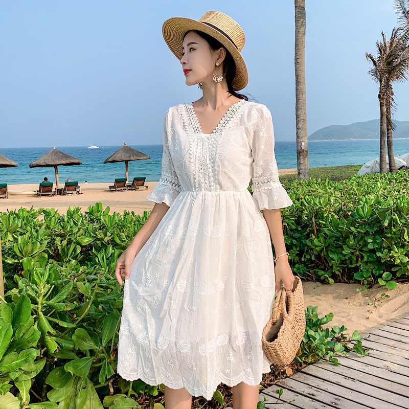 Dress4720 เดรสยาวชีฟองสีขาวปักลูกไม้ลายดอกทั้งตัว คอวีแต่งเชือกผูกไขว้ แขนยาวสี่ส่วนระบายแต่งลูกไม้ ซิปข้าง เอวสม็อคยางยืด ผ้าชีฟองเกรดพรีเมียมเนื้อดีนุ่มน่าใส่ มีซับในอย่างดี งานสวยหรูดีเทลดีงามดูสวยแพง ใส่เที่ยว/ใส่ออกงานได้