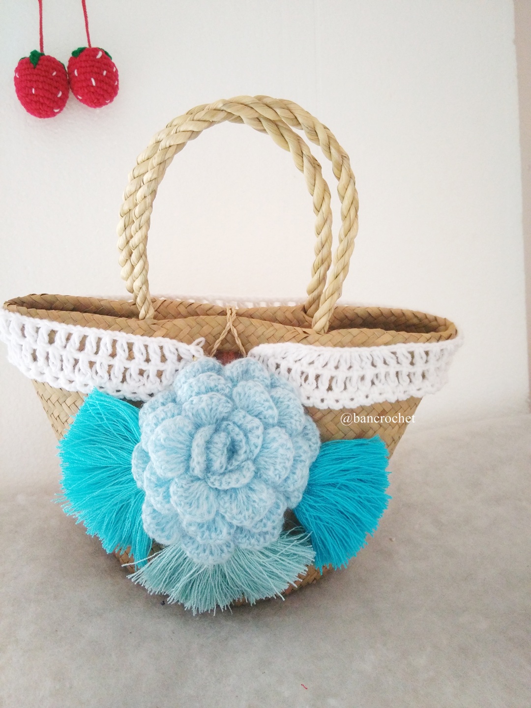 กระเป๋าสานกระจูดประดับดอกไม้ grajood basket weave bags ธรรมชาติ 7*10*7*12 นิ้ว