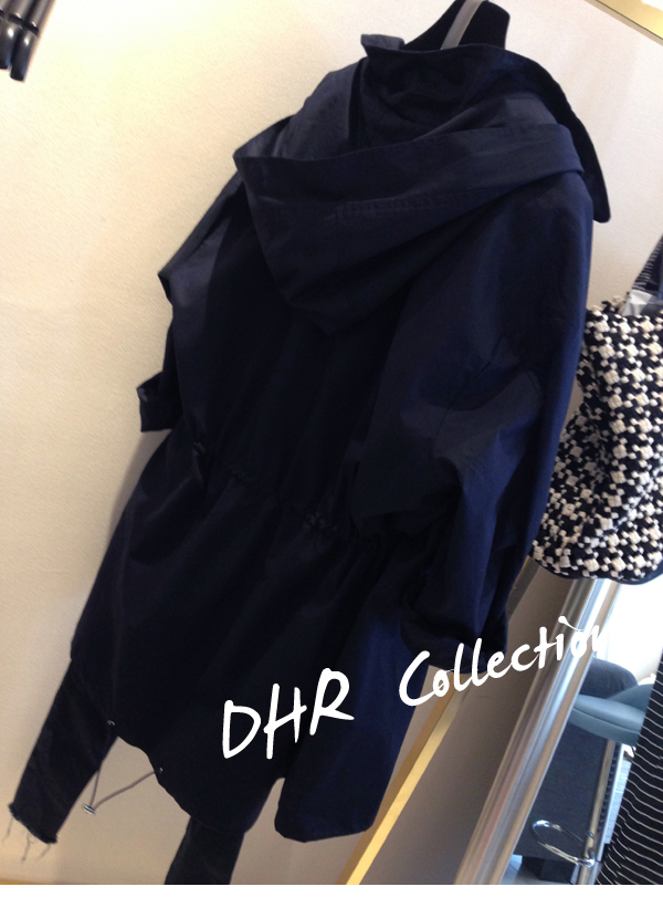 เสื้อคลุมสไตล์เกาหลี สีกรมท่าเข้ม มีฮู้ด ผูกเอว ทรงสวย ผ้าเนื้อด้าน ไม่หนา ใส่คลุมกำลังดี พร้อมส่งเลยจ้า สีกรมท่า