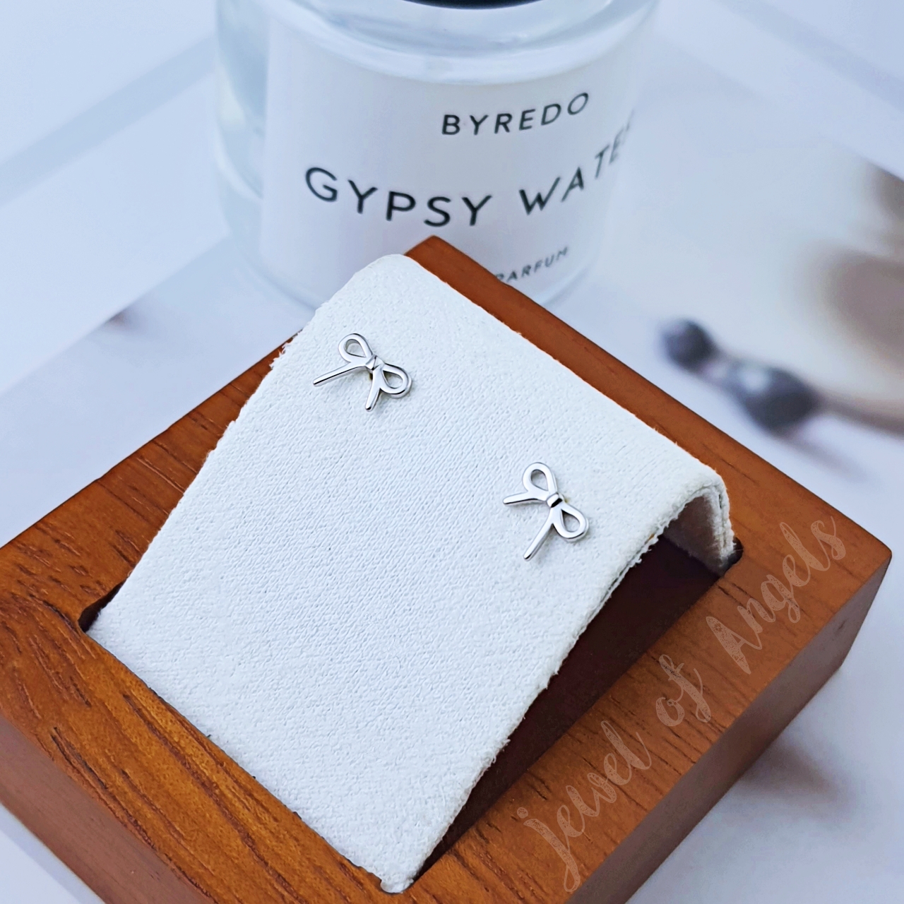 ต่างหูเงินแท้S925 รุ่น Gift ต่างหู stud รูปผูกโบว์ สีเงินเล็กๆ เงินแท้ทั้งชิ้น ตุ้มหูเงิน Silver925