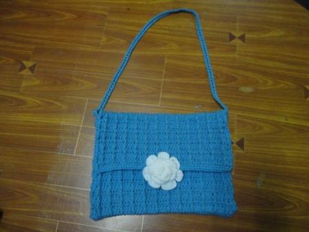 กระเป๋าสะพายสีฟ้า