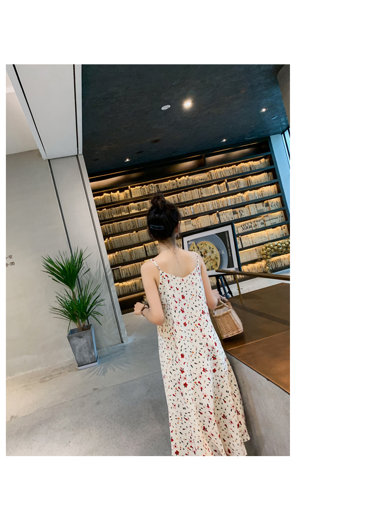 Dress4638 เดรสยาวสายเดี่ยวผ้าชีฟองเนื้อหนาเกรดพรีเมียมลายดอกไม้ ซิปข้าง มีซับในเนื้อหนาอย่างดี สายบ่าปรับระดับได้ งานดีทรงดีผ้าทิ้งตัวพริ้วสวยไม่ยับง่ายไม่ต้องรีดหลังซัก งานสวยเหมือนราคาหลักพัน ทรงนี้ใส่ได้เรื่อยๆ ชุดเดียวเอาอยู่