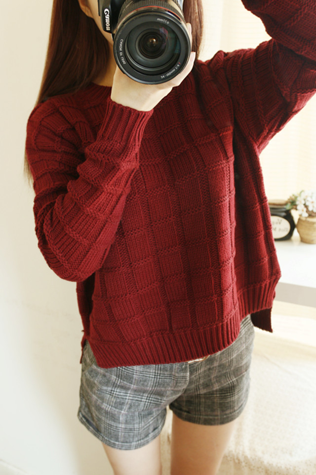 Sweater เสื้อไหมพรมถัก ลายตาราง สีแดงไวน์ พร้อมส่งจ้า สีแดงไวน์