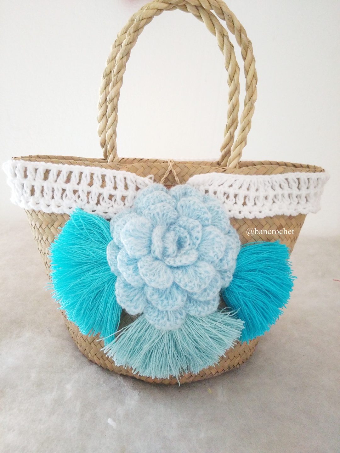 กระเป๋าสานกระจูดประดับดอกไม้ grajood basket weave bags ธรรมชาติ 7*10*7*12 นิ้ว