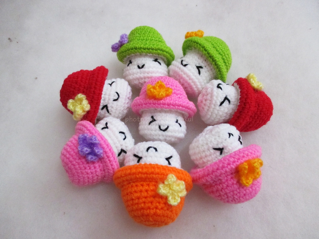 พวงกุญแจเห็ดถักสีเขียว