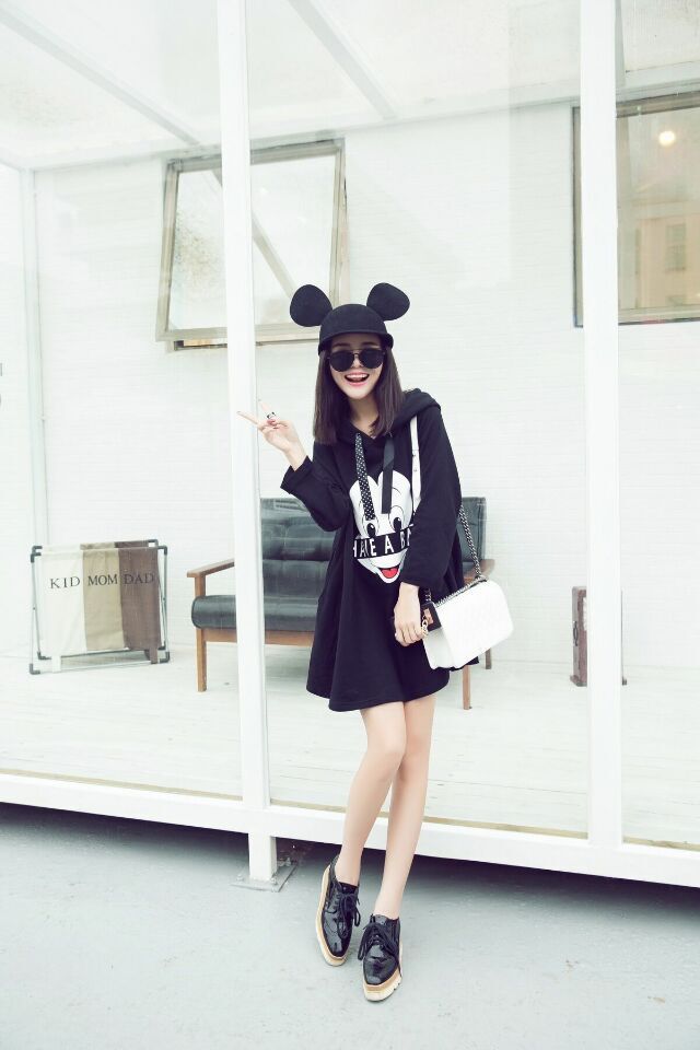 เสื้อแขนยาว สกรีนลายมิกกี้เมาส์ น่ารัก ผ้า cotton ไม่หนา ใส่เป็นเสื้อตัวยาวได้ค่ะ black