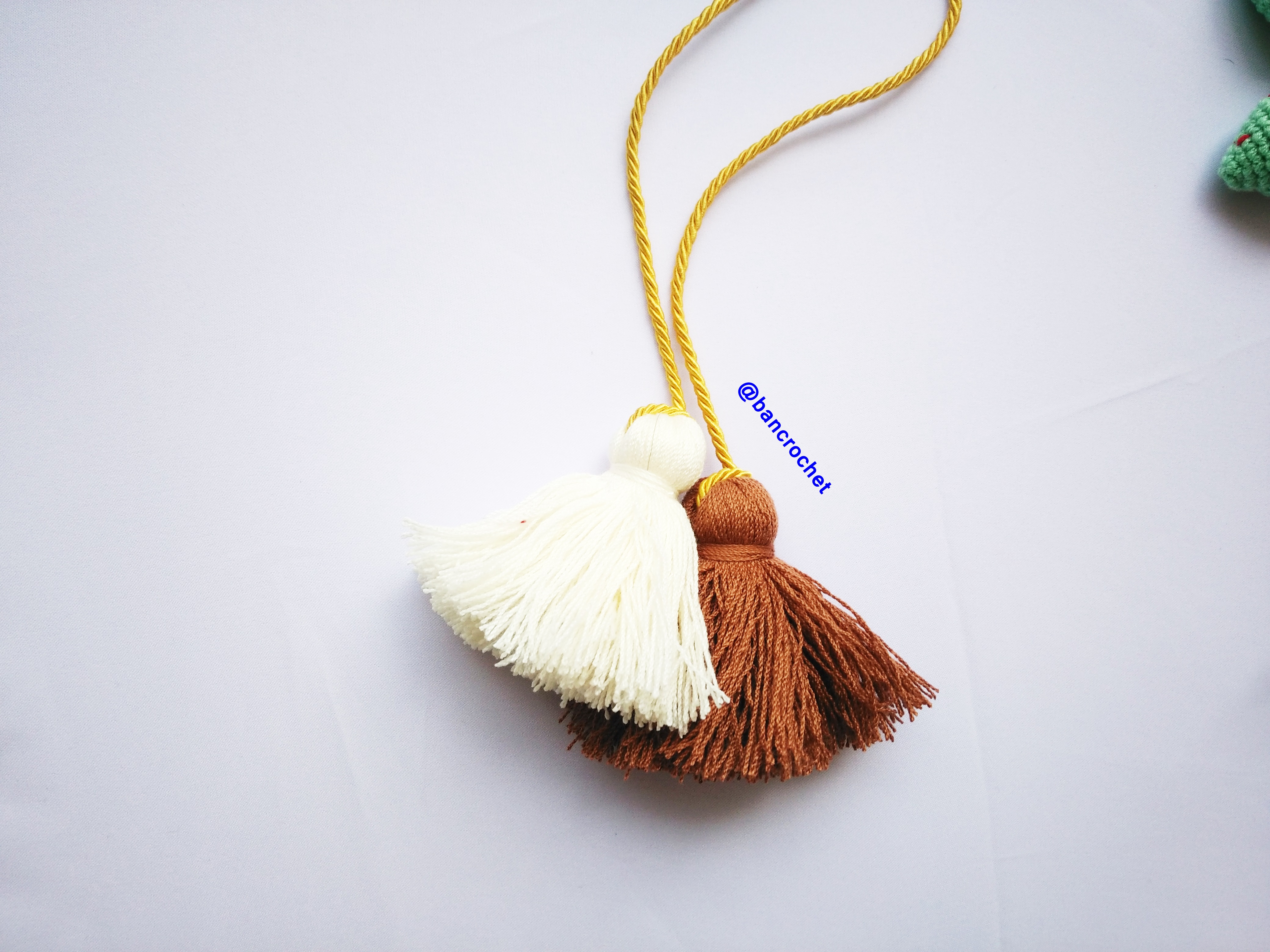 Bancrochet พู่ห้อยกระเป๋า/ที่ห้อยกระเป๋าแฮนด์เมด Tassels keychain hanging for bags หลากสี 4 นิ้ว