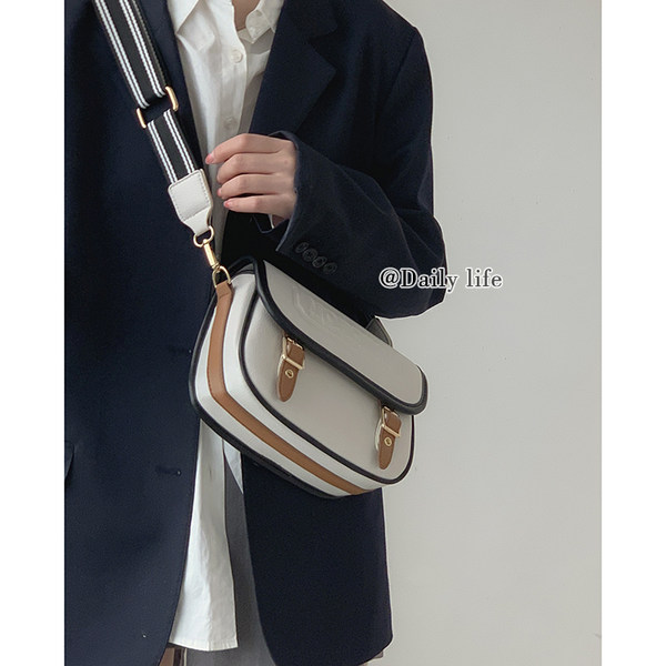 กระเป๋าสะพายข้างผู้หญิง กระเป๋าสะพายสไตล์เกาหลี By Japanese フェンディ authentic bag