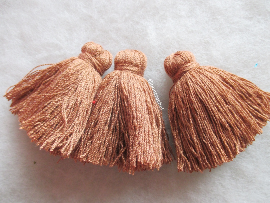 พู่แบบหนาฟู ขนาด 2 นิ้ว 4 ply tassel crochet acrylic yarn 4 ply น้ำตาล 2 นิ้ว