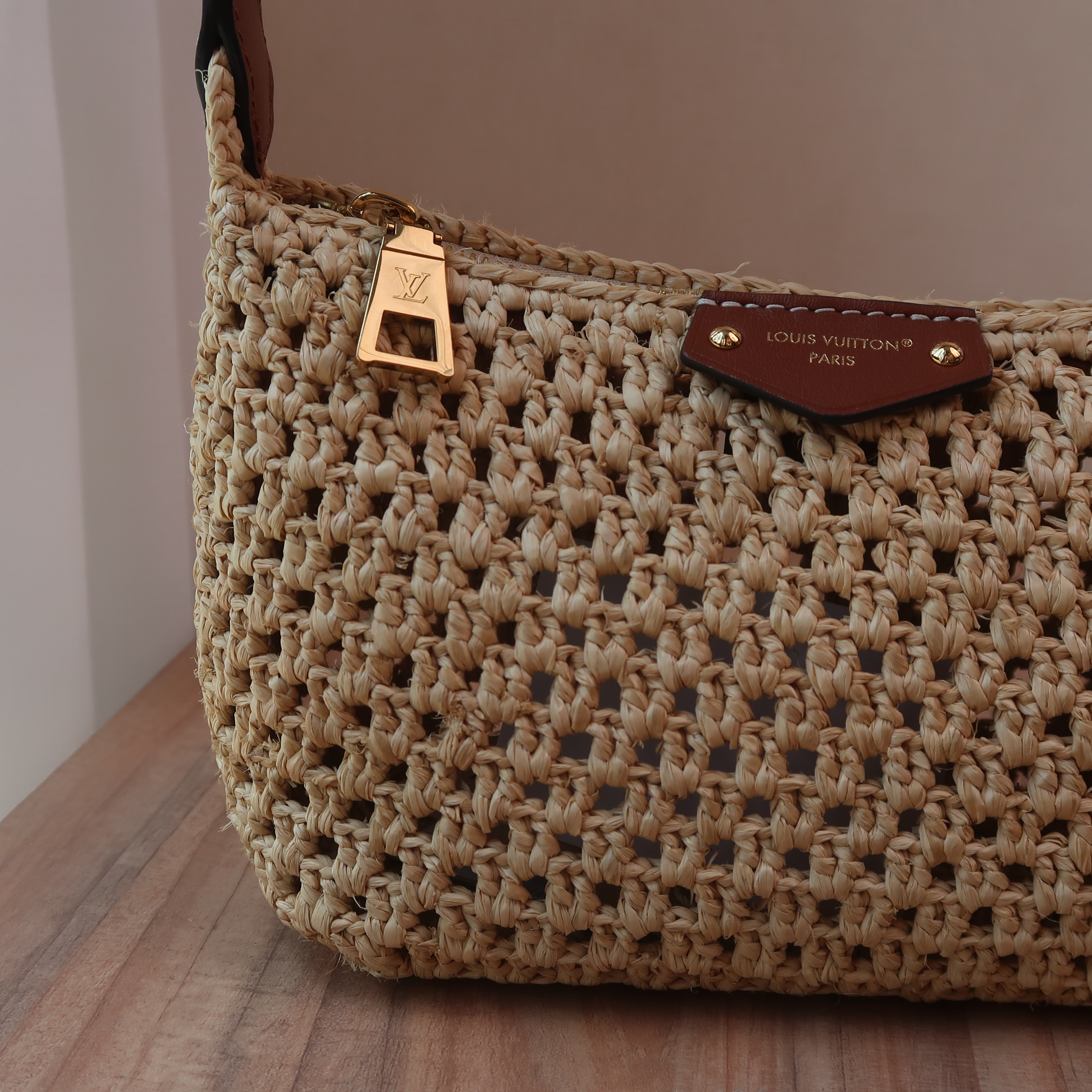 LV Natural Tan Raffia Hills Pochette (พารากอน 8 วัน)