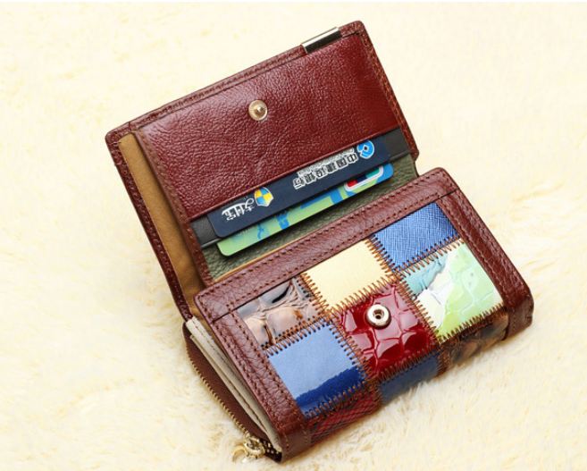 กระเป๋าสตางค์ผู้หญิง ใบสั้น กระเป๋าสตางค์ หนังแท้ ดีไซน์ ลาย คลาสสิค เย็บหลายสี 2 พับ ช่องเหรียญแยก สีน้ำตาล แต่งลายหนังสลับสี 64115