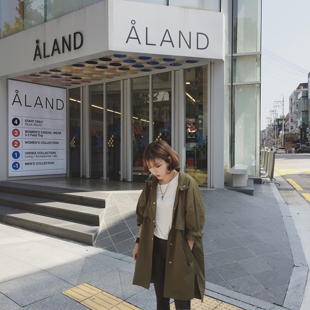 เสื้อคลุมสไตล์เกาหลี สีเขียวทหาร ทรงโคล่งสวย แต่งดีเทลด้านหลัง ผ้าเนื้อด้าน ไม่หนา ใส่คลุมกำลังดี เท่ๆ พร้อมส่งเลยจ้า สีเขียวทหาร