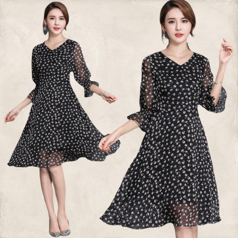 Dress4294 เดรสยาวทรงสวยลายดอกไม้เล็กๆ พื้นสีดำ แขนยาวสี่ส่วนแต่งระบาย คอวีใส่แล้วดูผอมเพรียว ซิปหลังใส่ง่าย เย็บติดซับในอย่างดีทั้งชุด ผ้าชีฟองเนื้อนุ่มมีน้ำหนักทิ้งตัว งานดีใส่สวยดูเรียบหรู งานสวยใส่ได้ทุกโอกาส