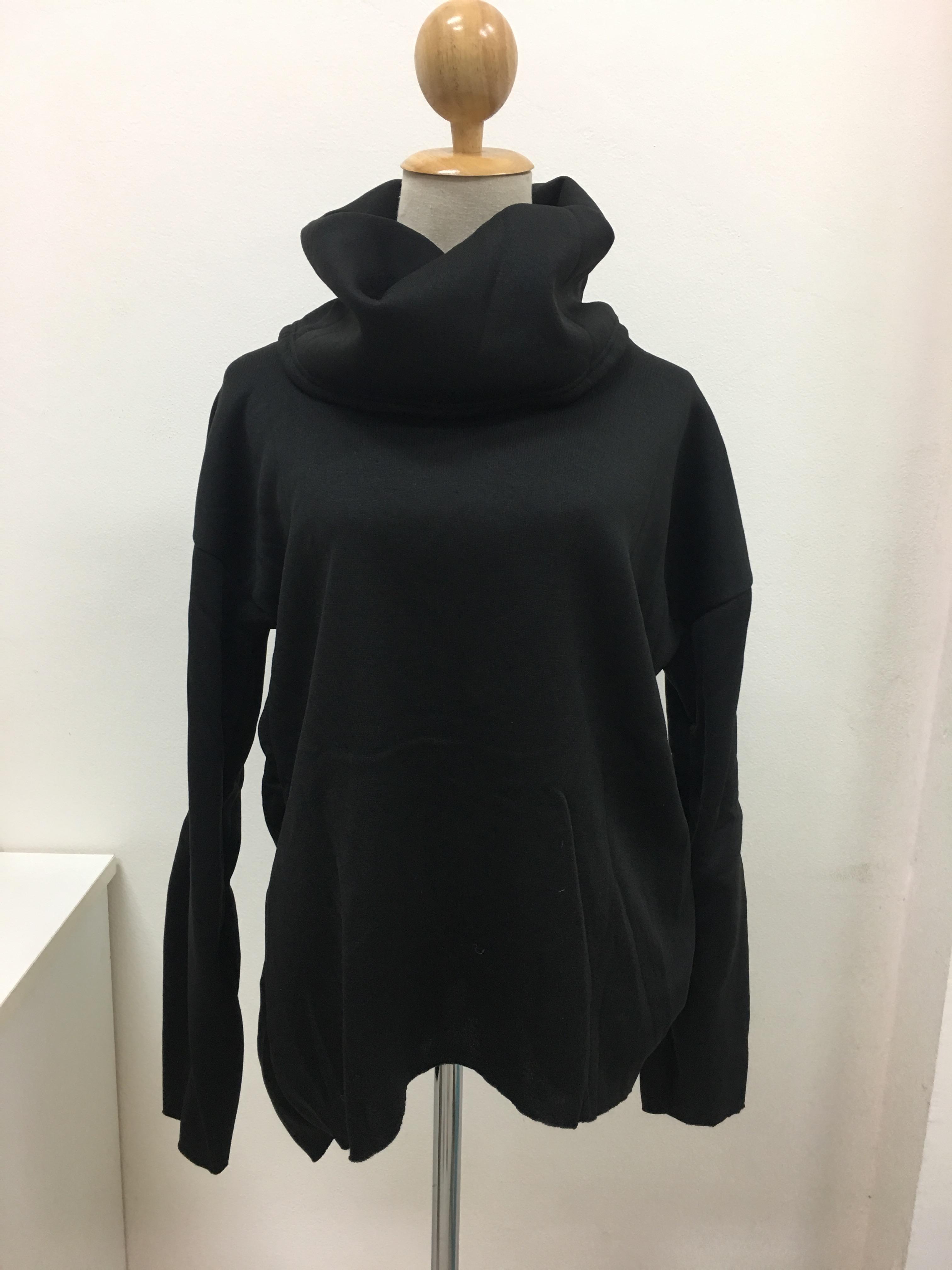 เสื้อแขนยาว สีดำ คอเต่า ทรงเก๋ ผ้าใยสังเคราะห์ ด้านในเป็นเนื้อสำลี เบา อุ่น พร้อมส่ง สีดำ