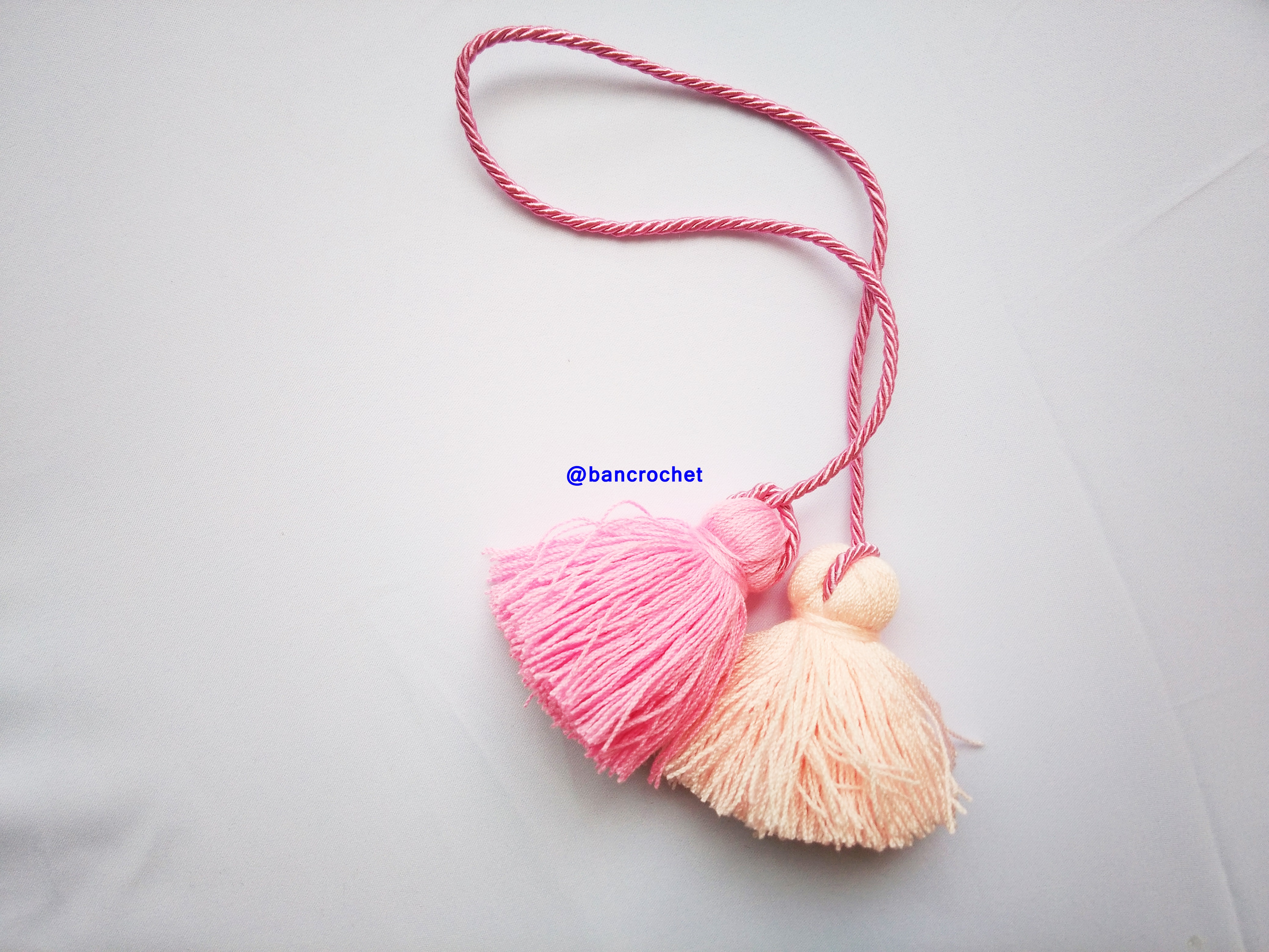 Bancrochet พู่ห้อยกระเป๋า/ที่ห้อยกระเป๋าแฮนด์เมด Tassels keychain hanging for bags หลากสี 4 นิ้ว